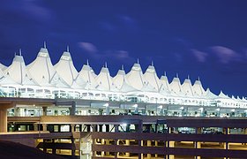 美国丹佛国际机场停车场