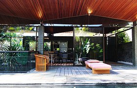 印尼折叠亭子住宅，温馨原木里饱览雨林景观